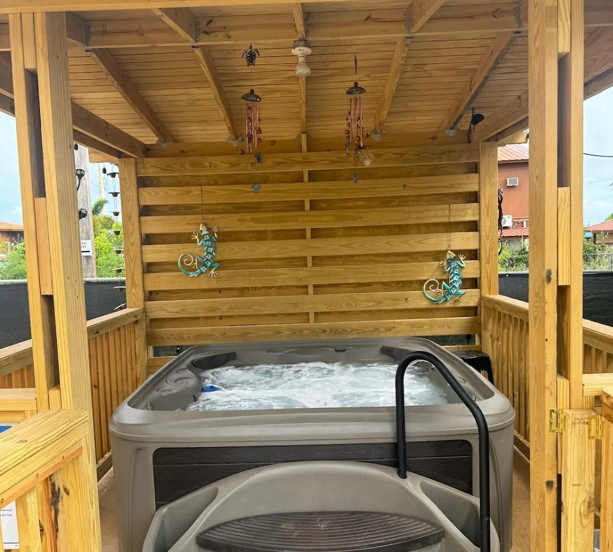 Дом отдыха Вилла House With A Jacuzzi And Solar Panels Бокерон